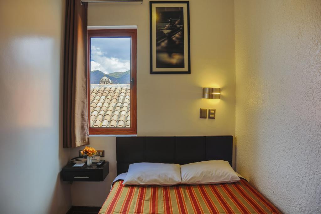 Hostal & Apartments El Triunfo Cusco Exterior photo